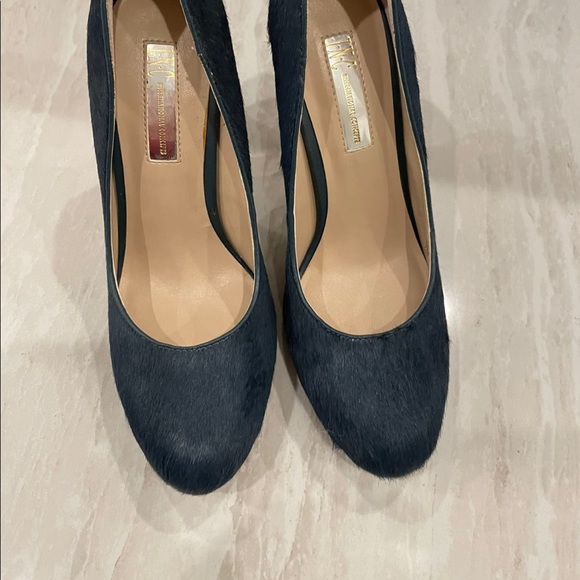 INC pumps - size 7 used - Picture 2 of 5